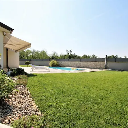Moderne Alex Exclusive In Mit Pool