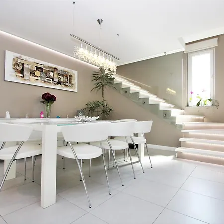 Moderne Alex Exclusive In Mit Pool Ferienhaus