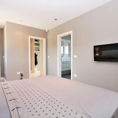Moderne Alex Exclusive In Mit Pool Ferienhaus Poreč