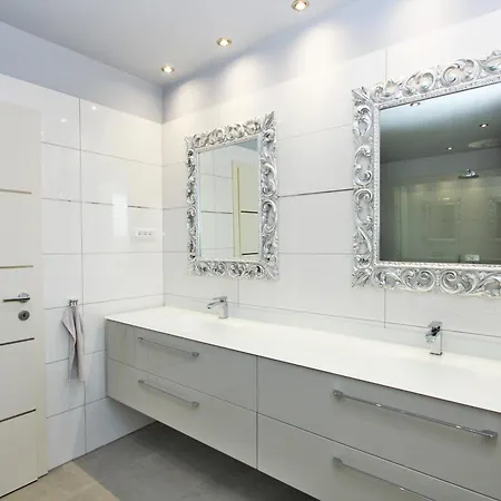 Moderne Alex Exclusive In Mit Pool Ferienhaus