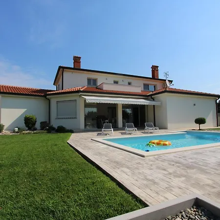 Moderne Alex Exclusive In Mit Pool Poreč